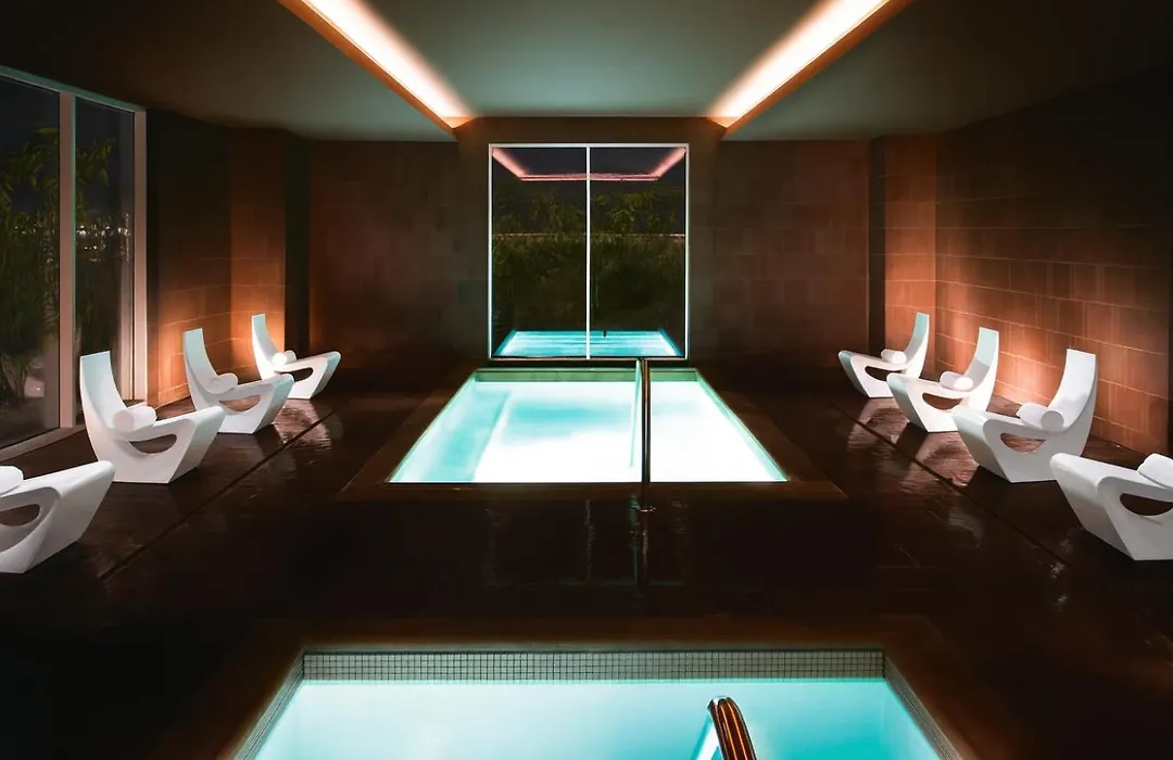 Luxury Suites At Palms Place-1