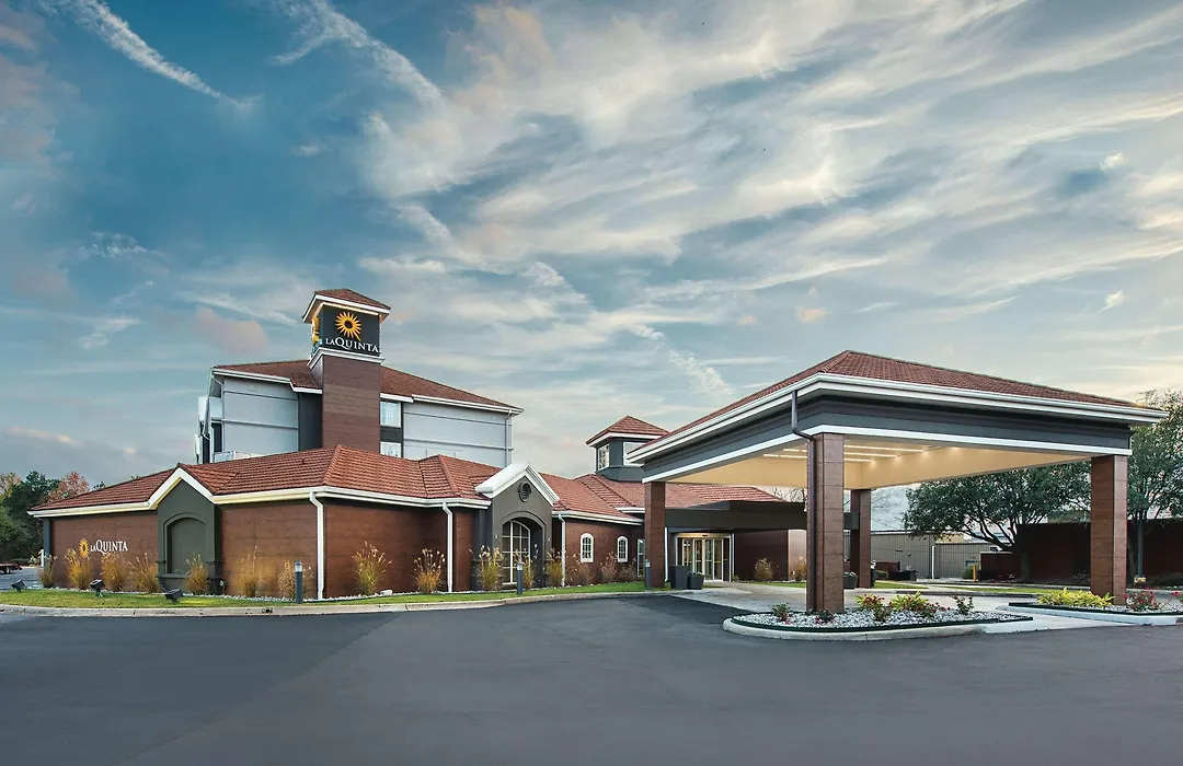 La Quinta Inn & Suites By Wyndham Shreveport Airport-1