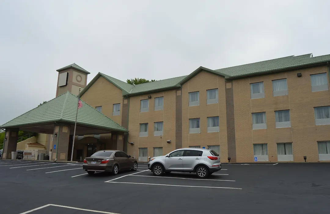 Comfort Inn & Suites Cincinnati Uptown Clifton-1
