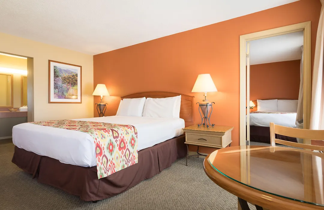 Sandpiper Lodge - Santa Barbara-1