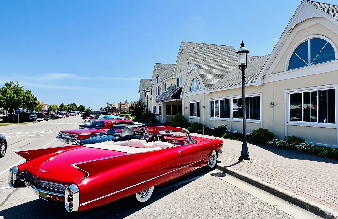 Court Plaza Inn & Suites Of Mackinaw-1