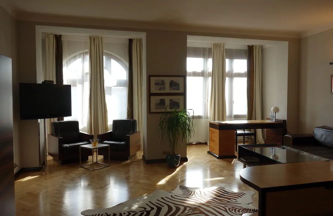 Hotel Monopol-1