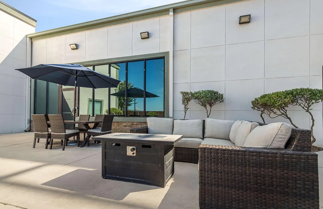 Best Western Plus Lackland Hotel And Suites.-1