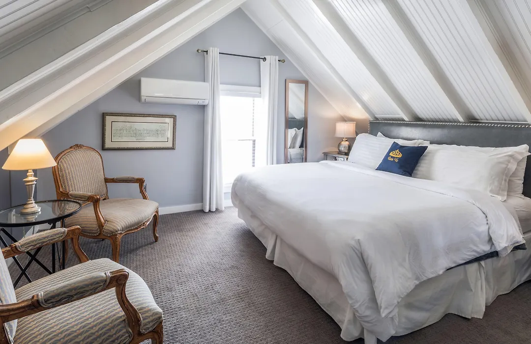 Queen Vic Guest House (Adults Only)-1