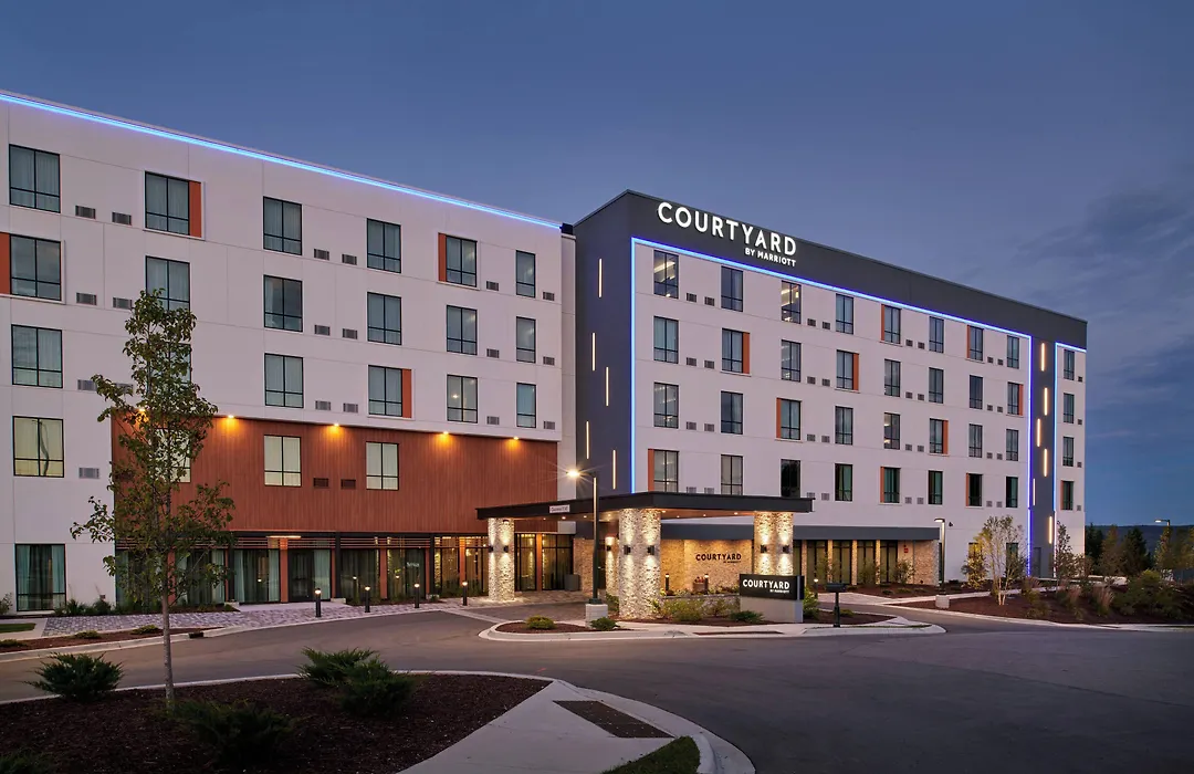 Courtyard By Marriott Petoskey At Victories Square-1