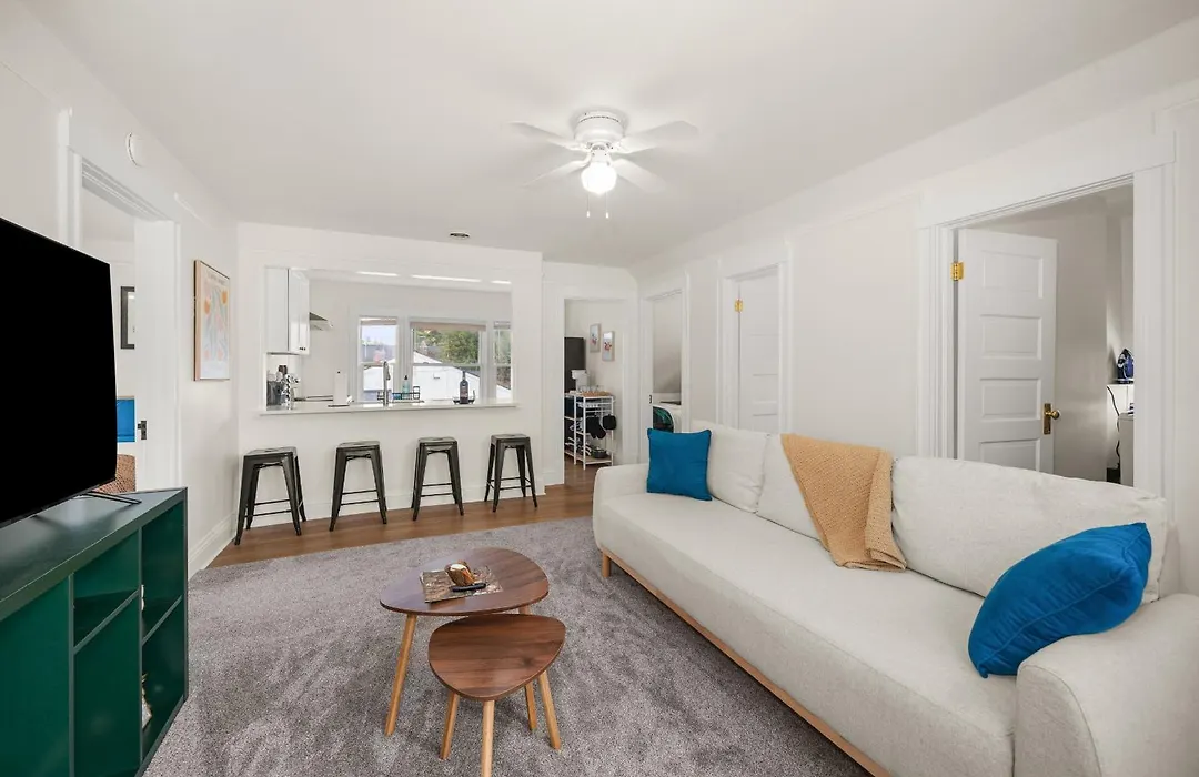 Cute And Cozy Centrally Located Unit-1