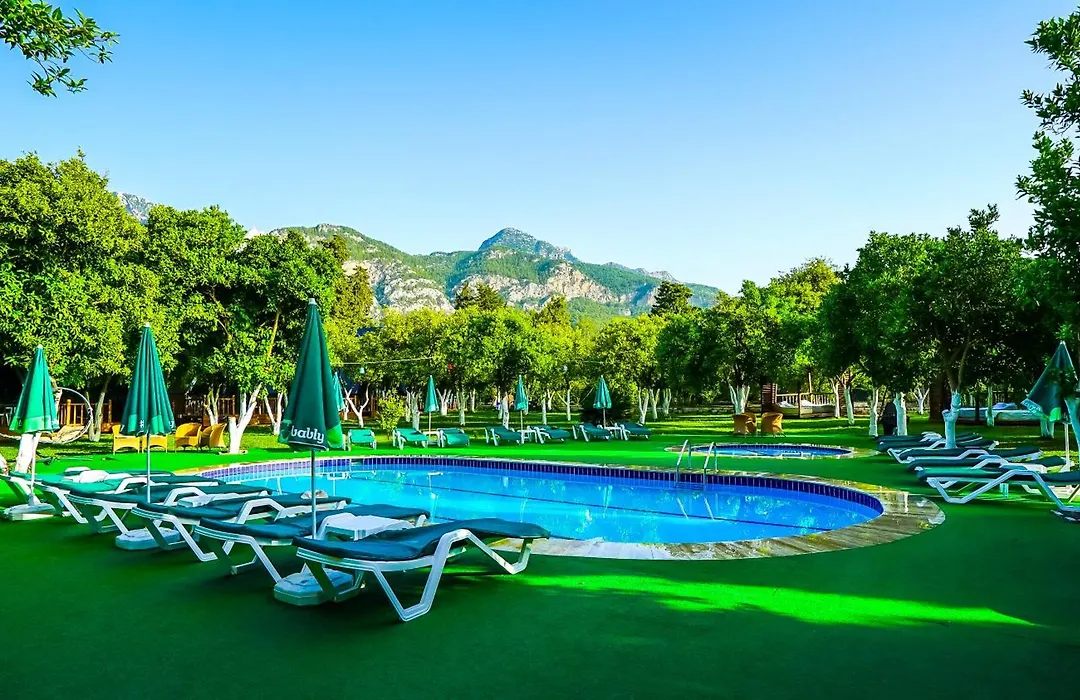 Castle Park Hotel-1