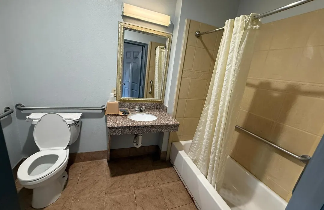 Budget Host Inn Stafford - Houston-1