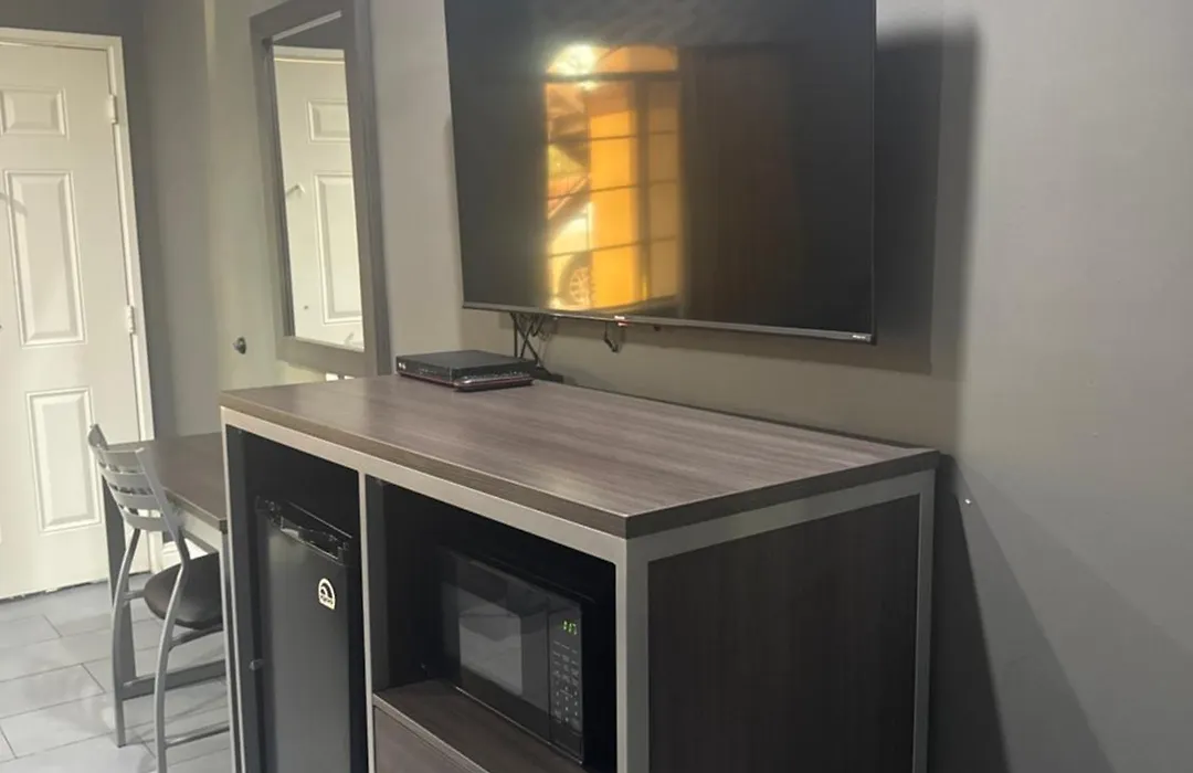 Regency Inn & Suites-1