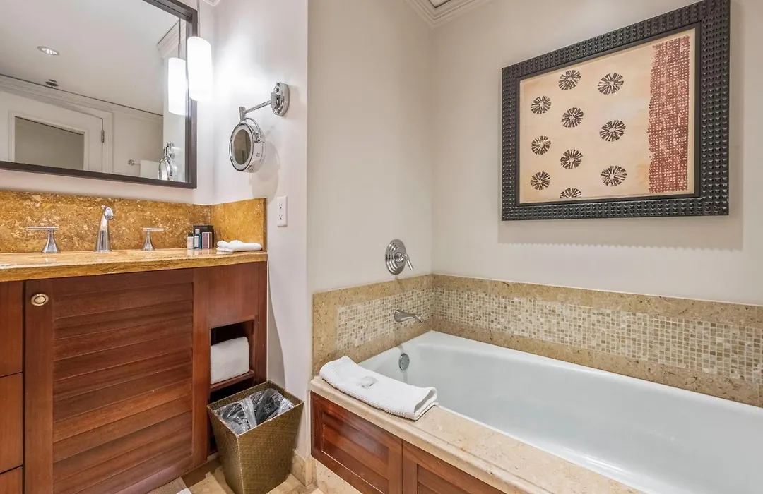 Maui Escape - Elegant Condo, Partial Ocean Views & Resort Perks-1