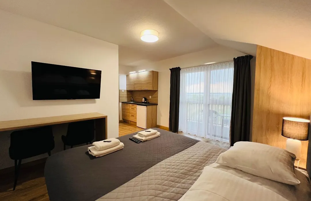 ROYAL Villa RESORT - Jacuzzi, Sauny, MELEX na plażę, Masaże, Apartamenty z kuchnią, Widok na Zalew Wiślany-1