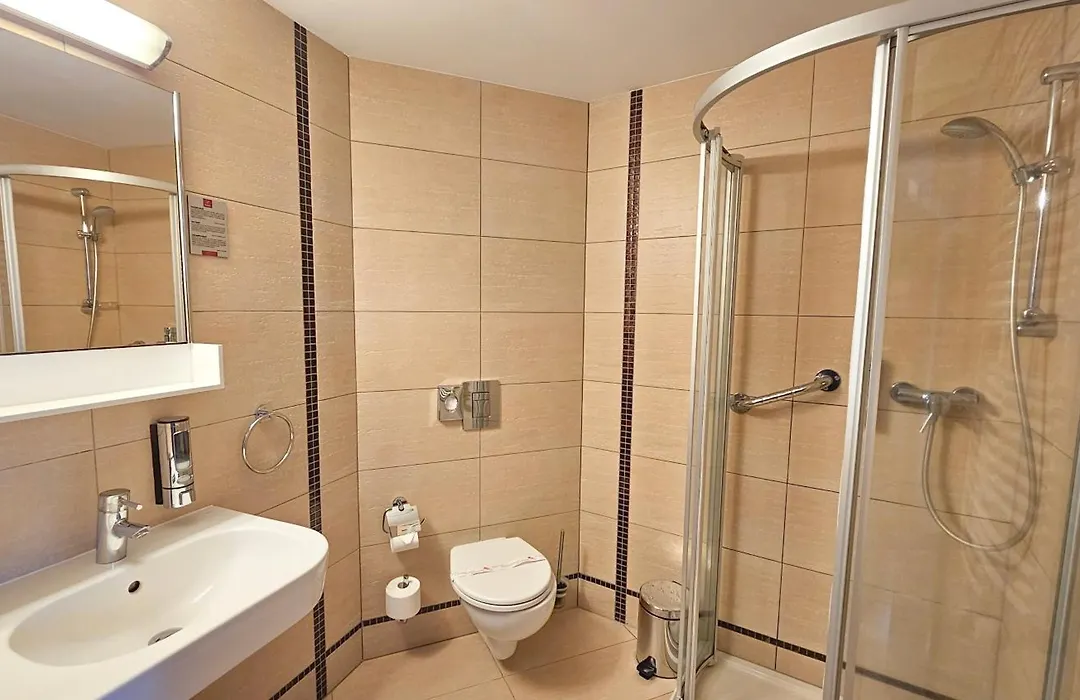 Malinowy Dwór Hotel Medical SPA-1