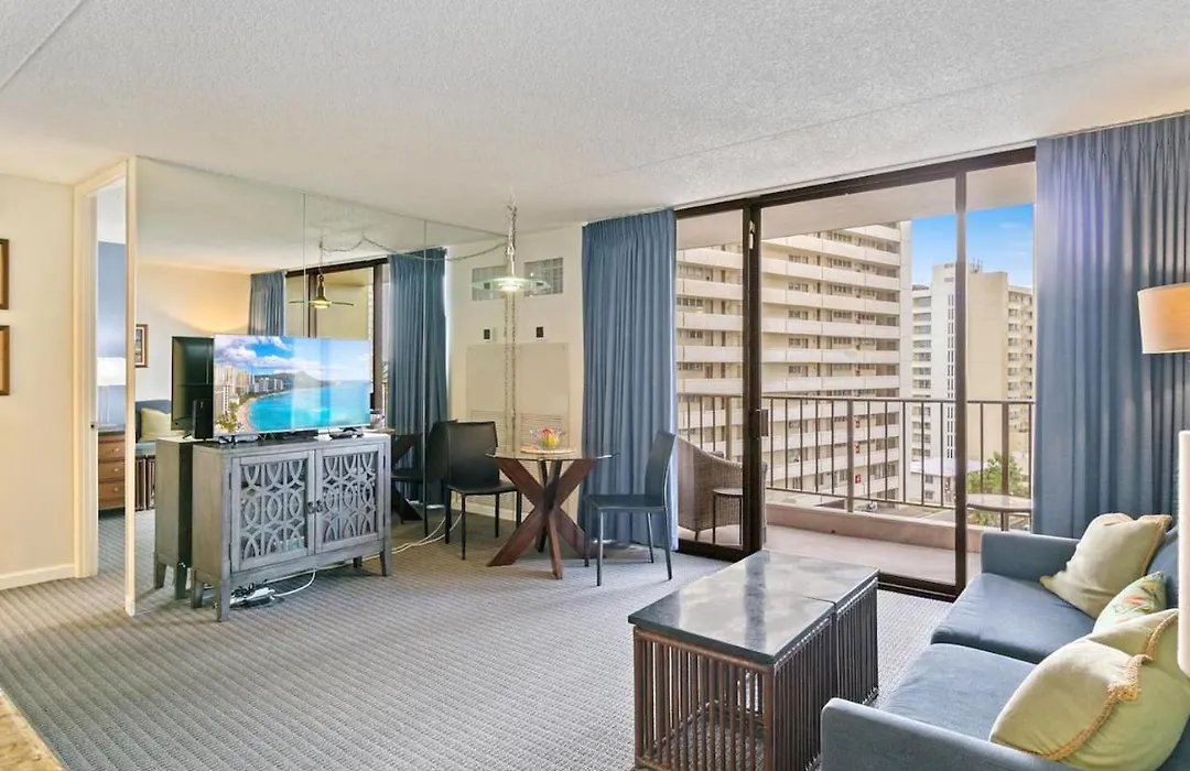Spacious Apartment With Majestic Diamond Head View-1
