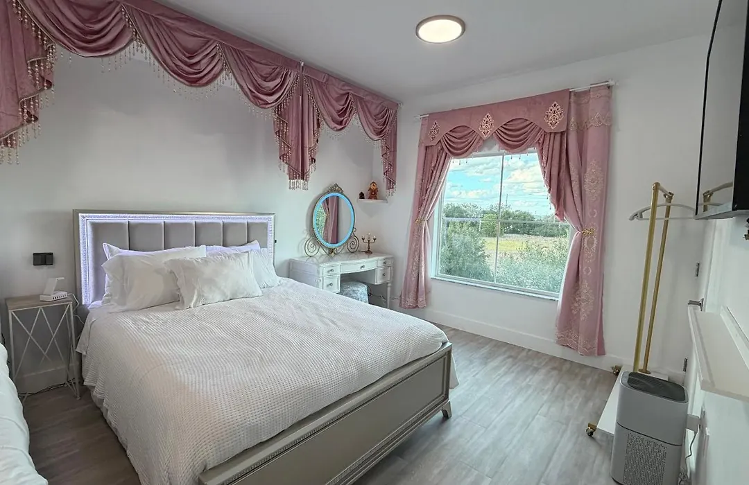 Disney Princess And Heroes Apartment Accessible-1