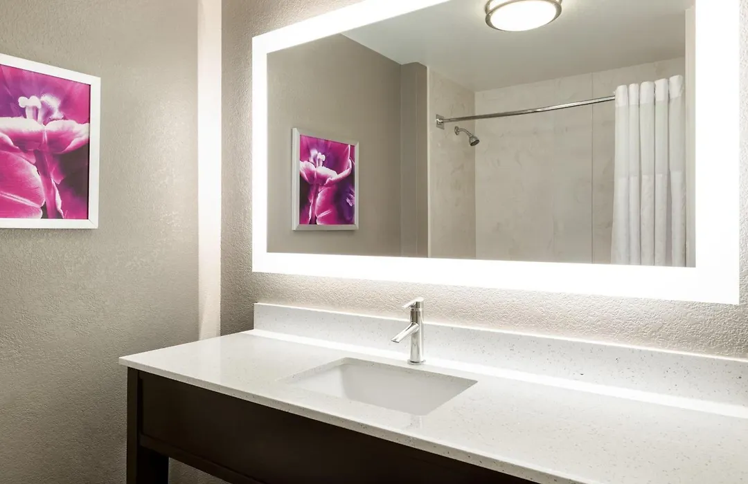 La Quinta By Wyndham Arlington North 6 Flags Dr-1