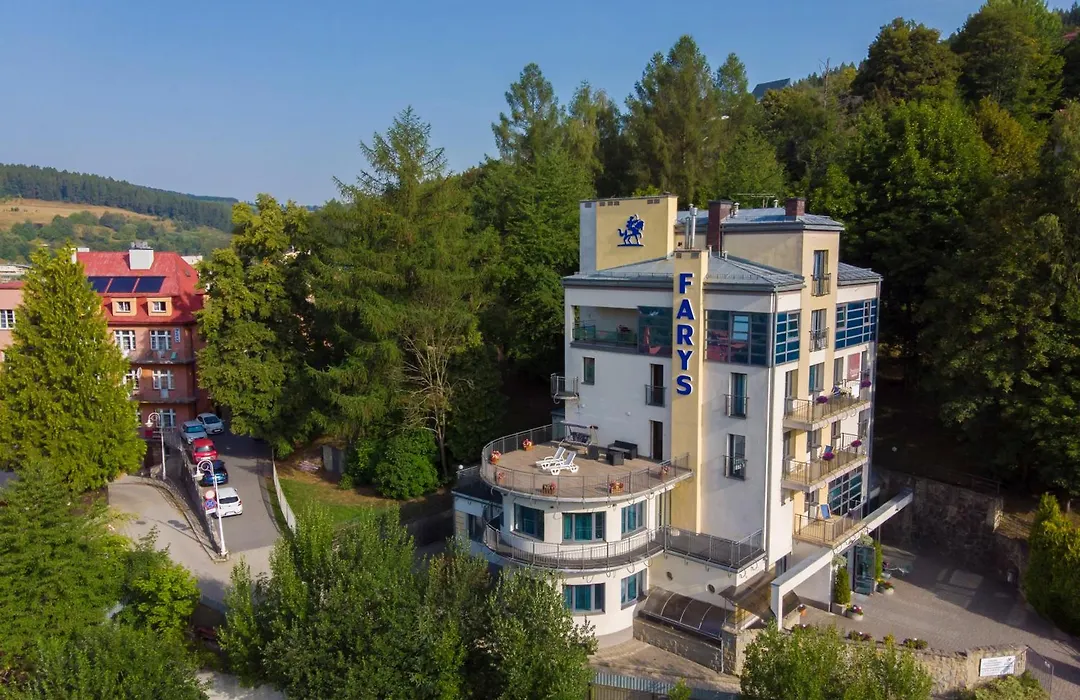 Farys - centrum Krynicy na wzgórzu wśród ciszy ze wspaniałymi tarasami widokowymi, sauna, jacuzii, siłowna, prywatny parking-1