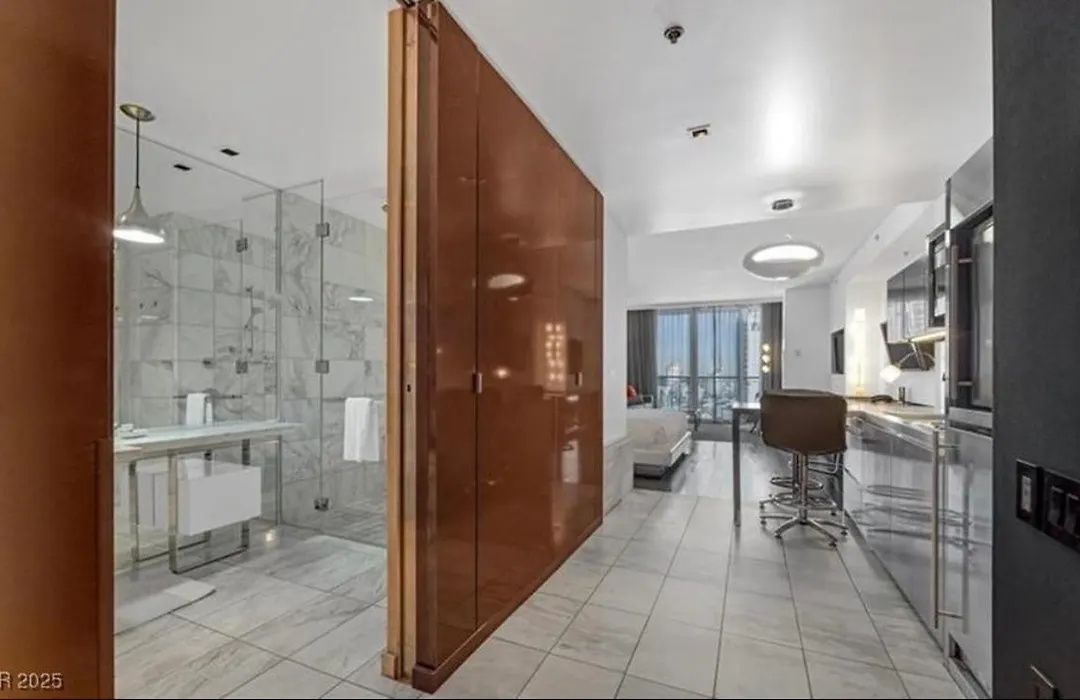 Justin'S At Palms Place-1
