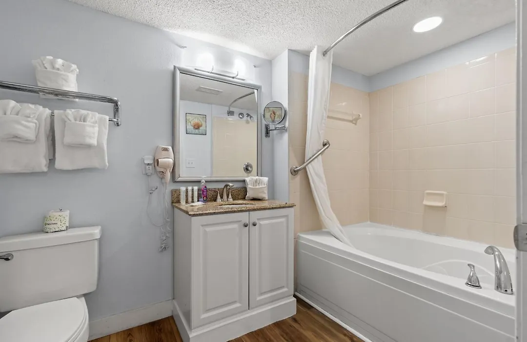 Avista 1Br - Balcony With Beach View & Amenities-1