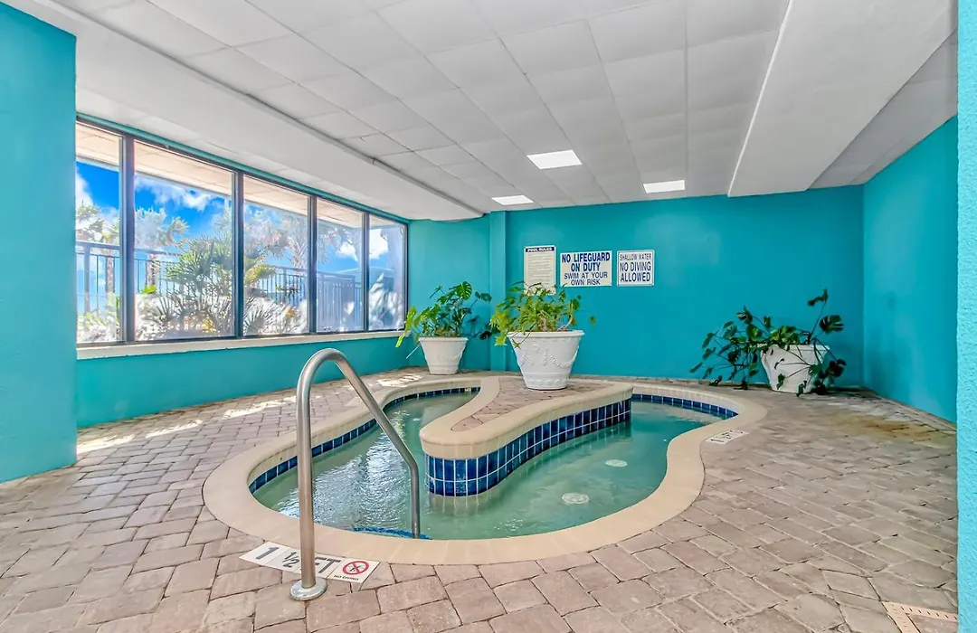 Newly Renovated Unit Ocean View Beachside-1
