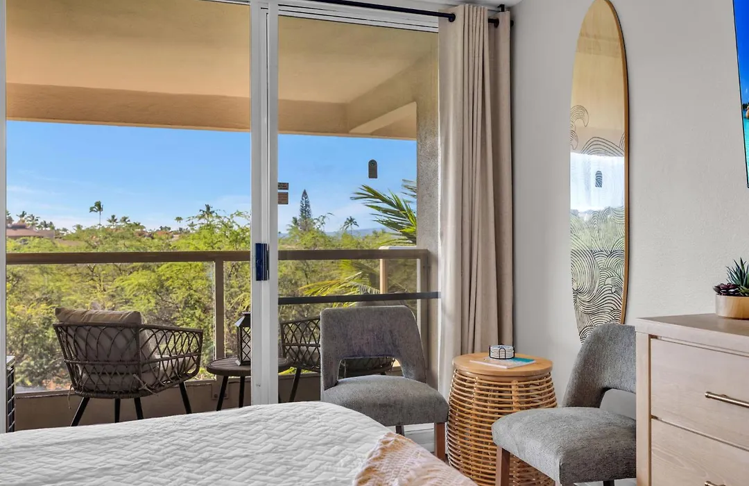 Modern Kihei Oceanside Studio Vistas-1