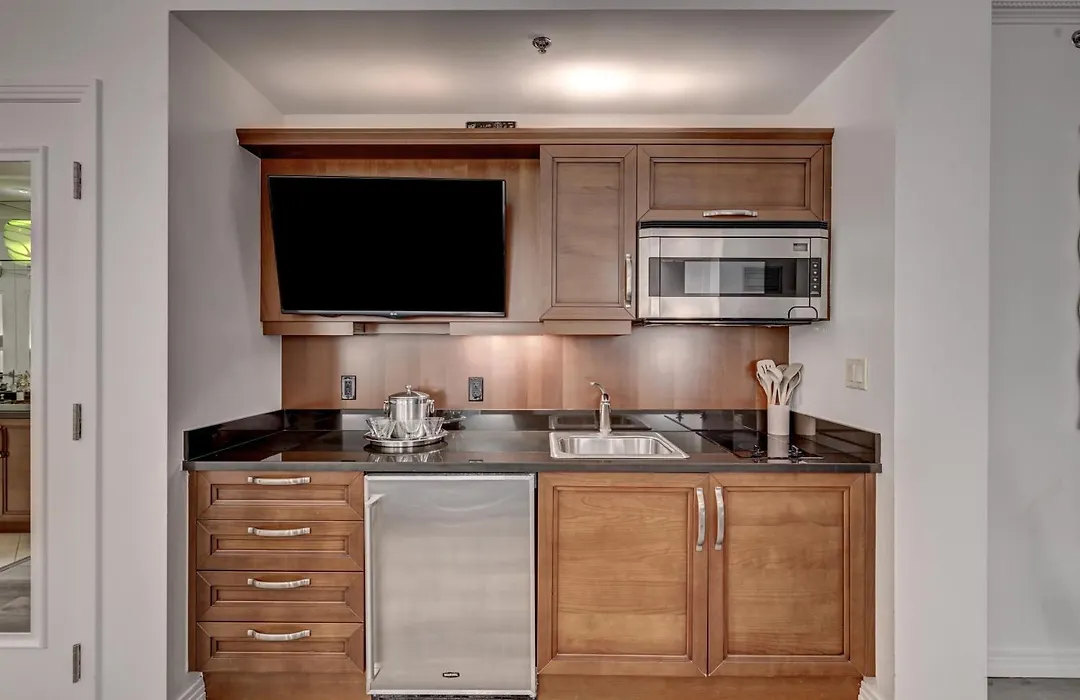 Lucky Gem Penthouse & Luxury Suites At Mgm Signature Resort, Balcony Strip View 1607-1