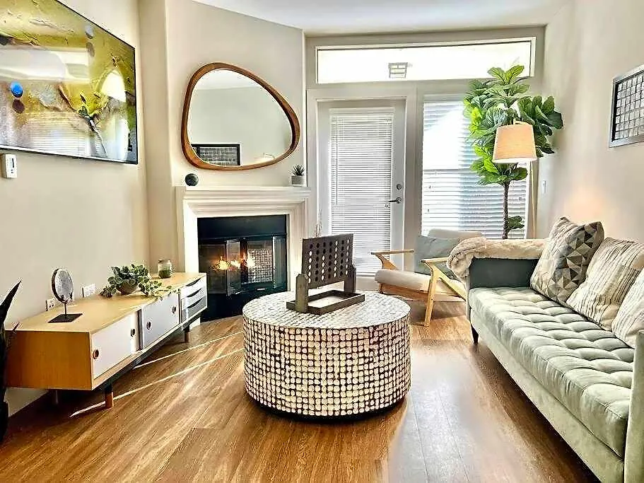 Cozy 2 Bedroom 2 Bathroom Condo With Pool, Gym, Spa-1