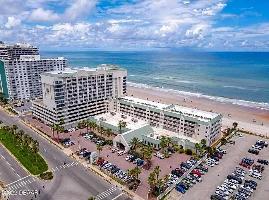 Beautiful One Bedroom Oceanfront Condo-1
