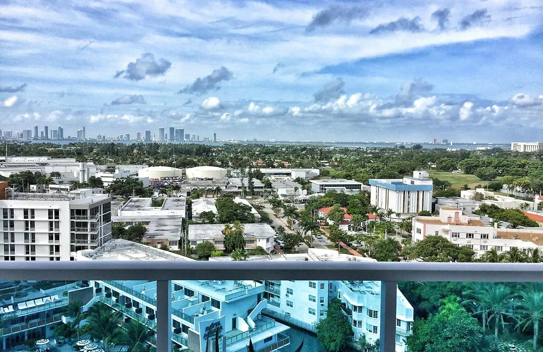 Amazing View 1 Hotel Corner Unit 2Br 2Ba W Balcony-1