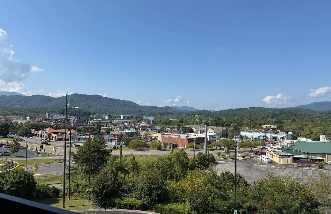 Vista Suites Near Island And Leconte Convention Center-1
