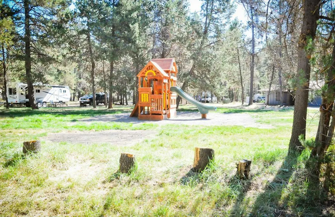 Bend-Sunriver Camping Resort Studio Cabin 8-1