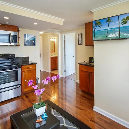 2 Bedroom Corner Suite & Tropical Views-2