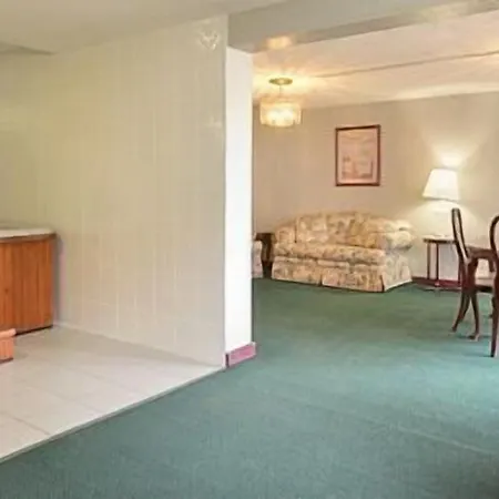 Super 8 By Wyndham Norman-2