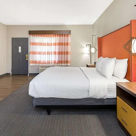 La Quinta By Wyndham Orange County Airport-3