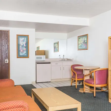 Super 8 By Wyndham Phoenix Metro North-2