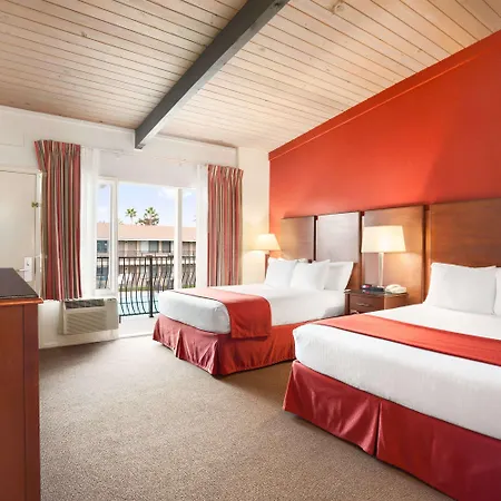 Ramada By Wyndham San Diego North Hotel & Conference Center-2