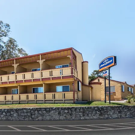 Howard Johnson By Wyndham Santa Cruz-3