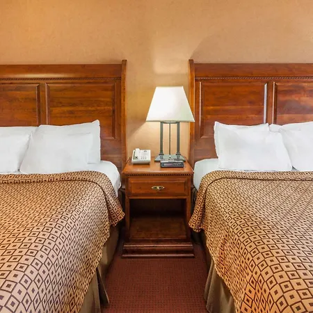 Ramada By Wyndham Mackinaw City Waterfront-2