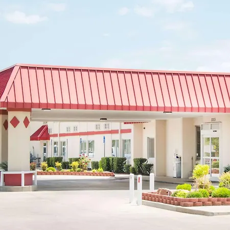Ramada By Wyndham Enid-3