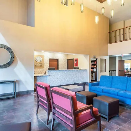 Comfort Suites Yakima-3
