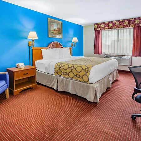 Baymont By Wyndham Perrysburg-Toledo-2