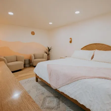 East Downtown Desert Chic Casita-Private Hot Tub-Close To Downtown-Pet Friendly!-3