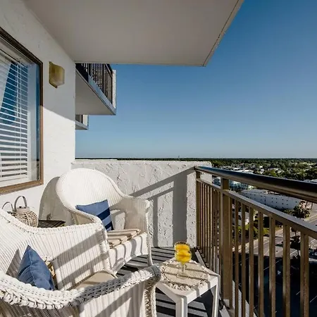 Royal Retreat-Amazing View-King Bed-1 Bedroom-Full Kitchen-Free Parking-Self Check-In-2