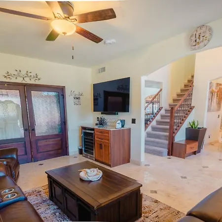 Family Home Vacation Retreat Glendale Az-3