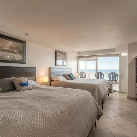 Direct Oceanfront Condo, Daytona Beach, Sleeps 6 - With Pool-2