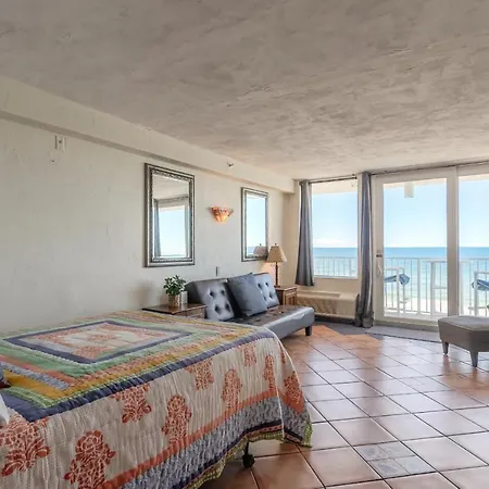 Direct Oceanfront Condo, Daytona Beach, Sleeps 4 - With Pool-2