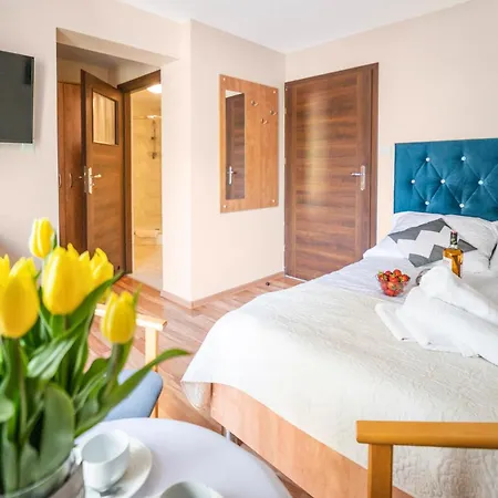 ReveliQa - pokoje gościnne i apartamenty-2