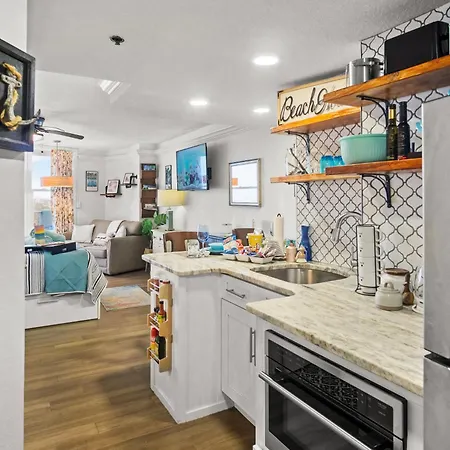 Luxury Beachfront Studio - Private Balcony With Ocean View - Heated Pool - Hot Tub - Tiki Bar - Sauna-2
