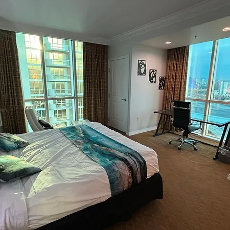 Panorama Vista Suite- 1Br 2Ba, Full Kitchen, Strip View, Balcony, Corner Unit-3