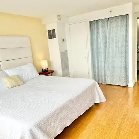 Waikiki Ocean View Penthouse 2/2 Bdr/Bath-2