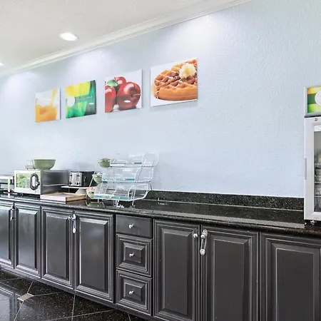 Quality Inn & Suites Slidell-3